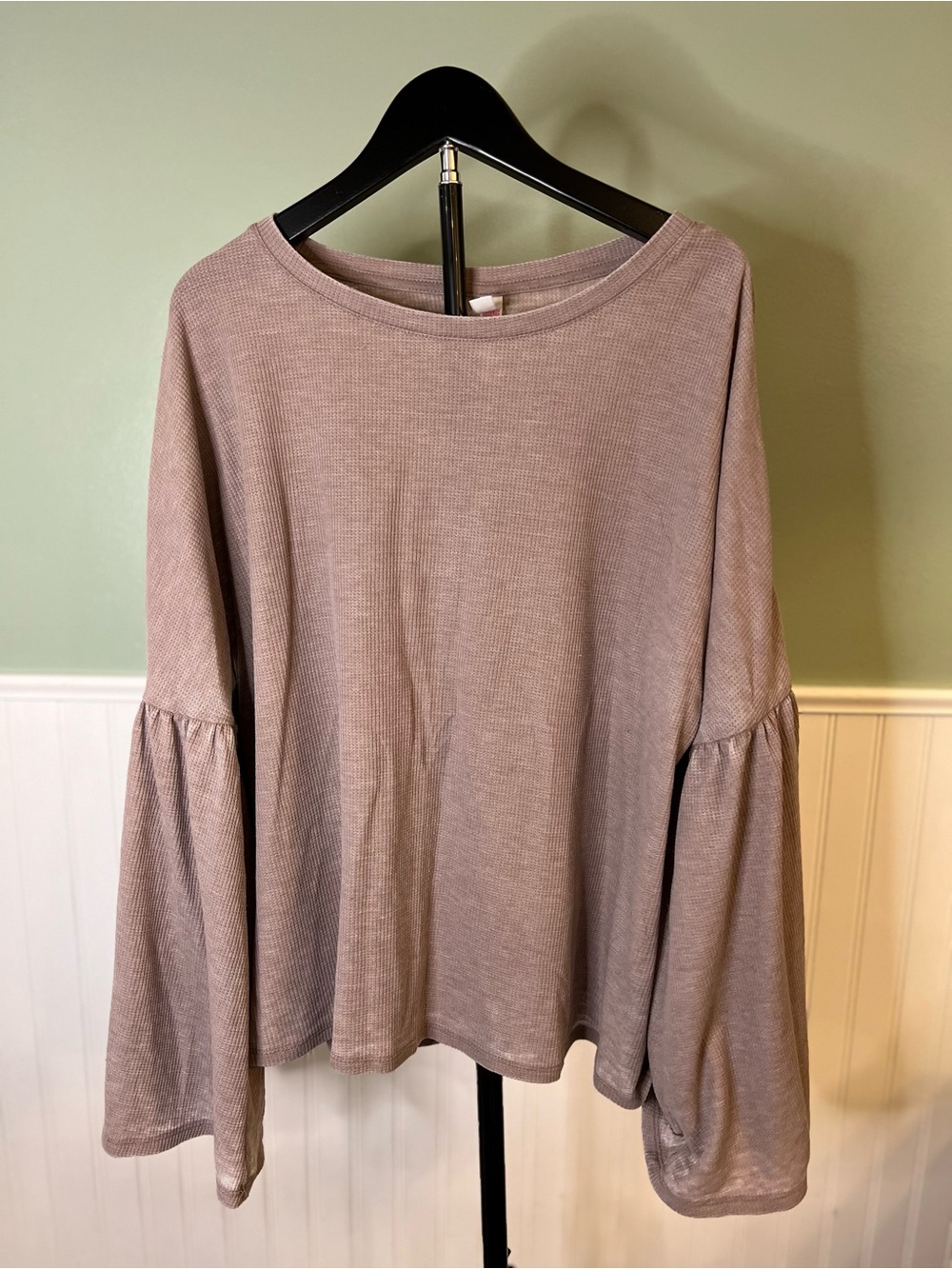 Xhilaration Dusty Mauve Ribbed Bell Sleeve Top. Size XL